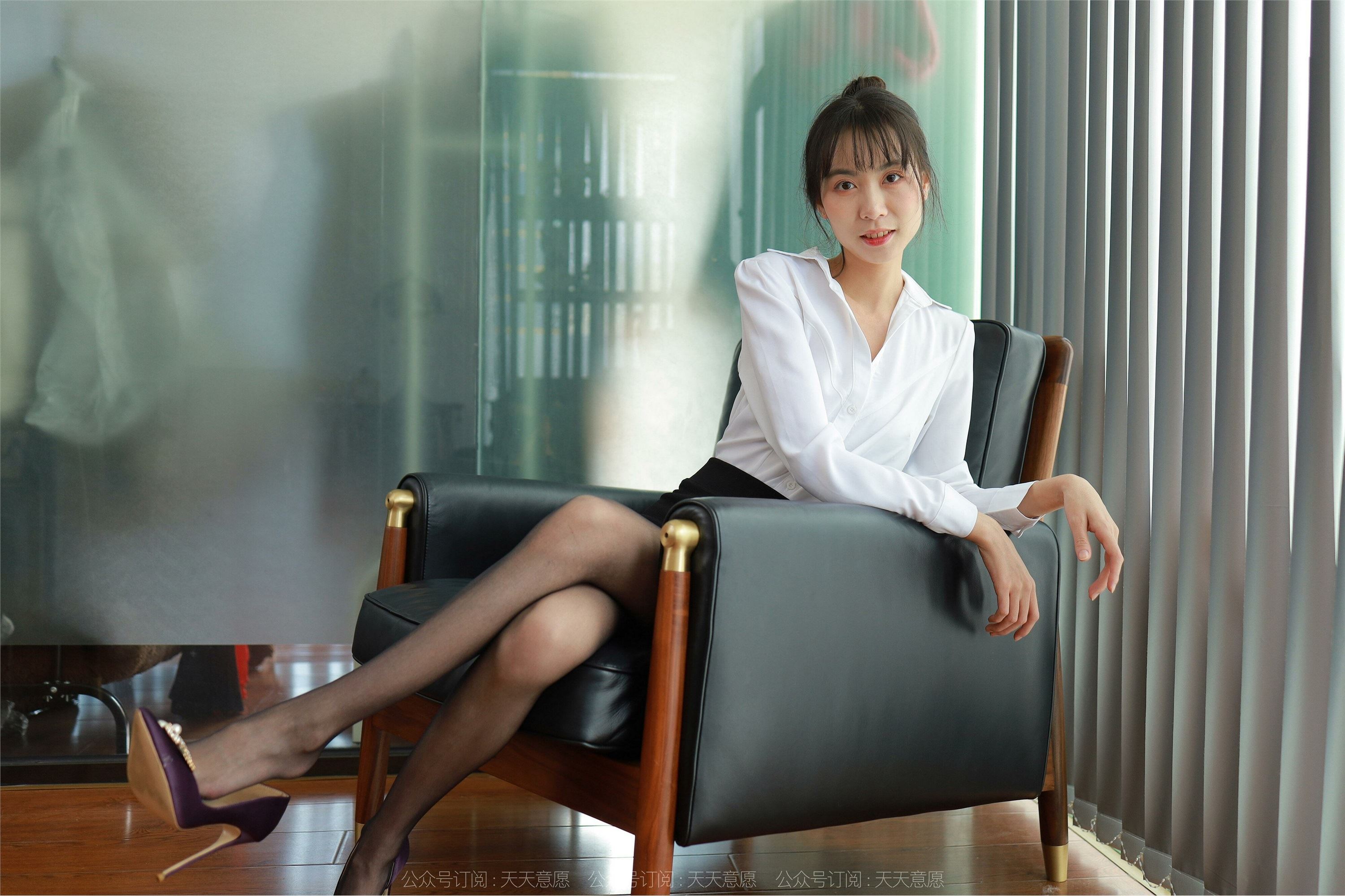 IESS异思趣向  2022.03.12 丝享家1026：团团《紫色蝴蝶高跟》